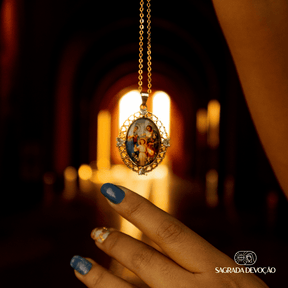 Colar Religioso de Zircônias em Ouro 14K