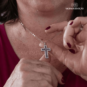 Colar de Cruz Cravejada em Prata 925 e Ouro 14K