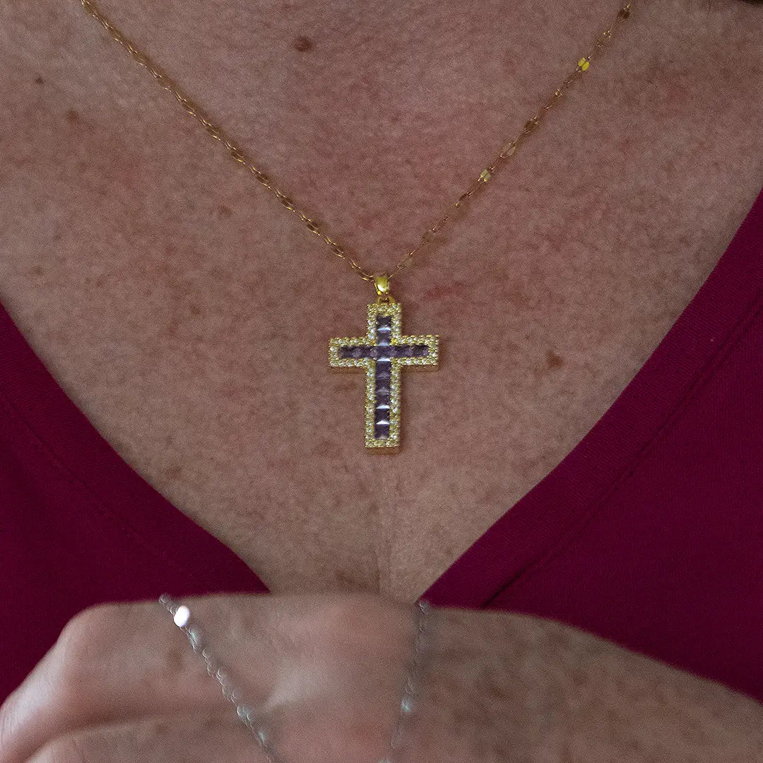 Colar de Cruz Cravejada em Prata 925 e Ouro 14K