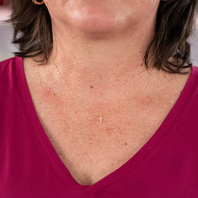 Colar com Pingente Cruz de Luxo Minimalista